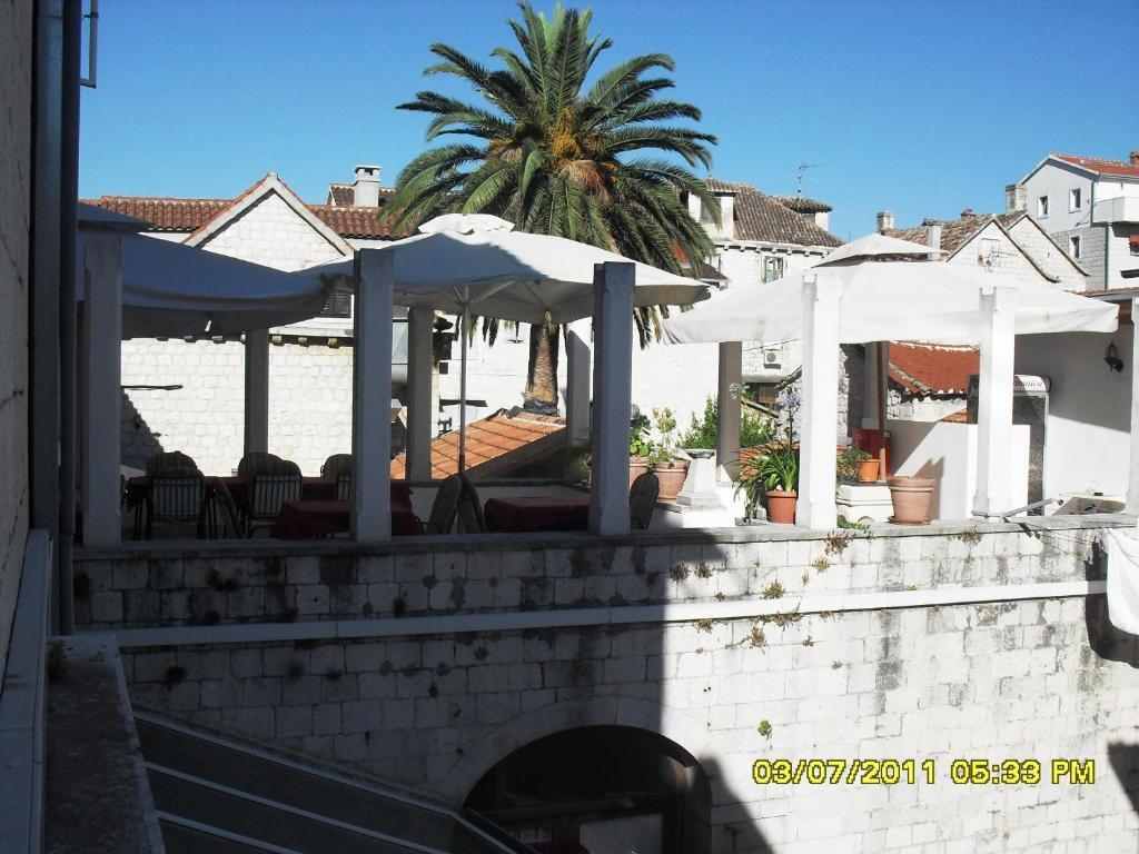 Heritage Hotel Vila Sikaa Trogir Facilities photo